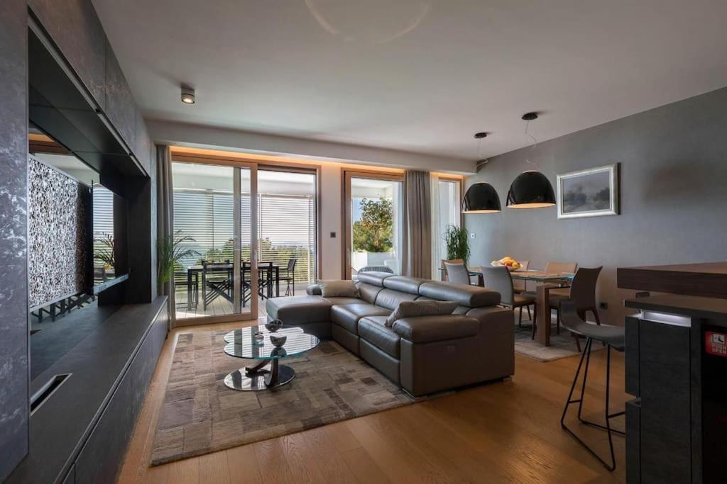 Apartmán Gray Pearl - Luxury With Pool Split