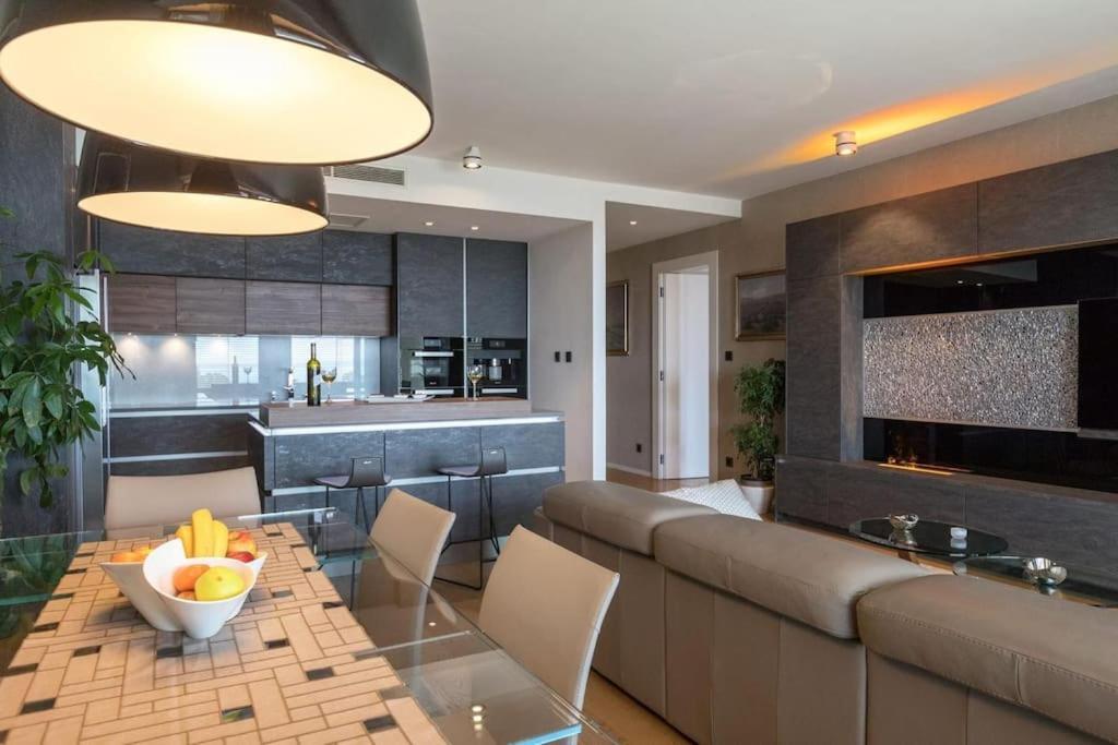 Gray Pearl - Luxury With Pool Apartmán *