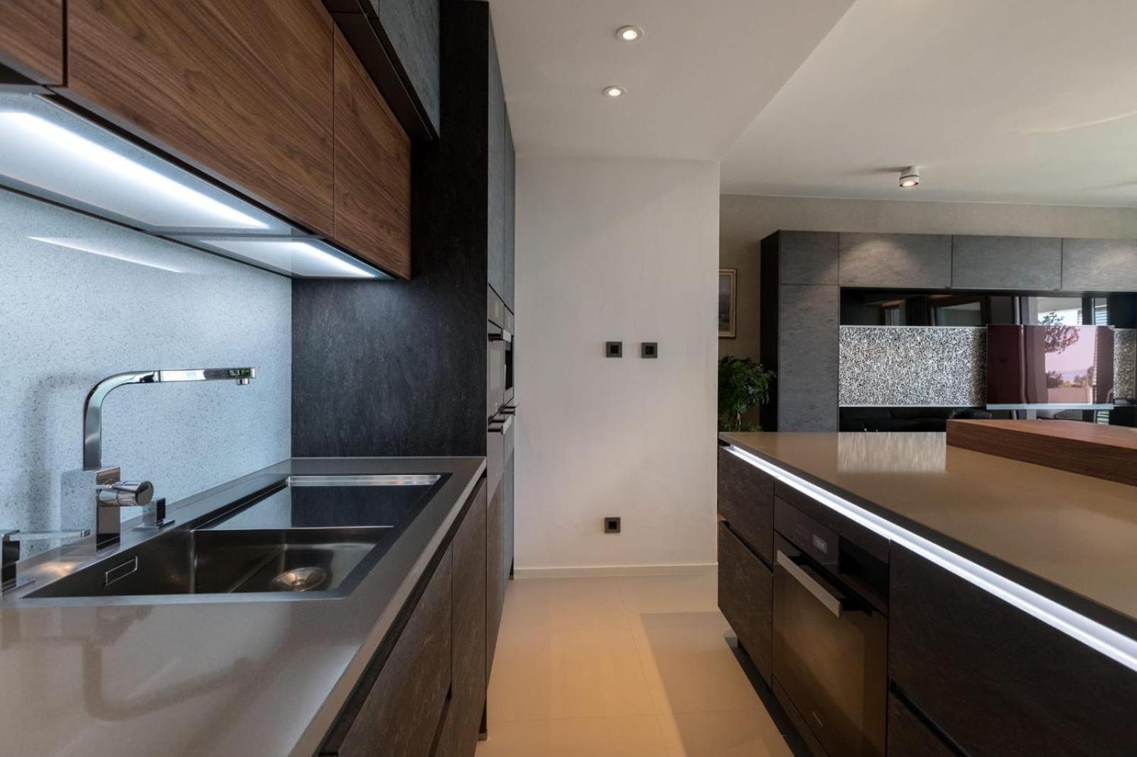 Gray Pearl - Luxury With Pool Apartmán